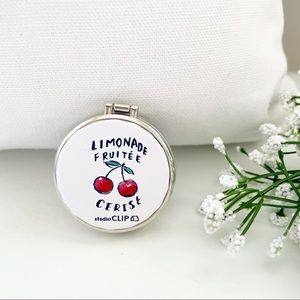 3/$40  🇯🇵 Handbag hook with mirror